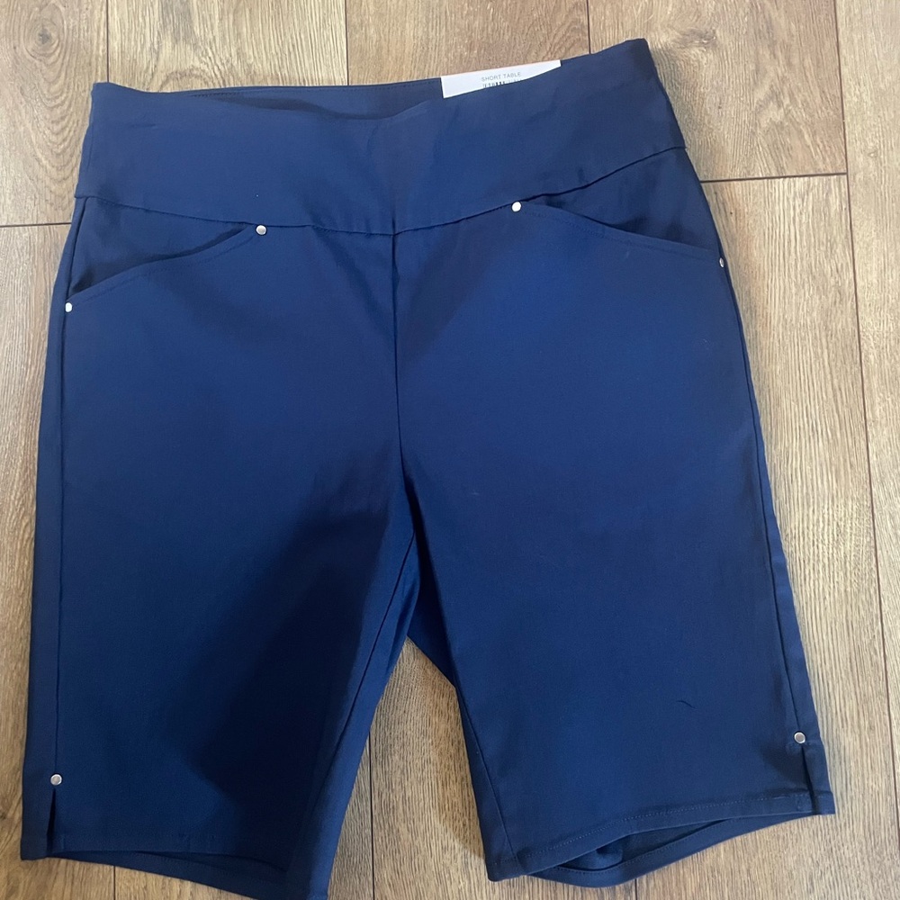 Women's Curvy Mid Rise Pull-On Bermuda Short, Navy
